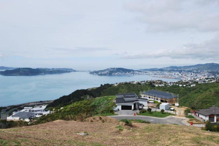 Photo of property in 11 Grumman Lane, Newlands, Wellington, 6037