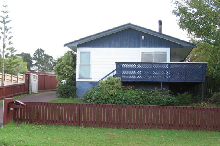 Photo of property in 18 Pipitea Place, Massey, Auckland, 0614