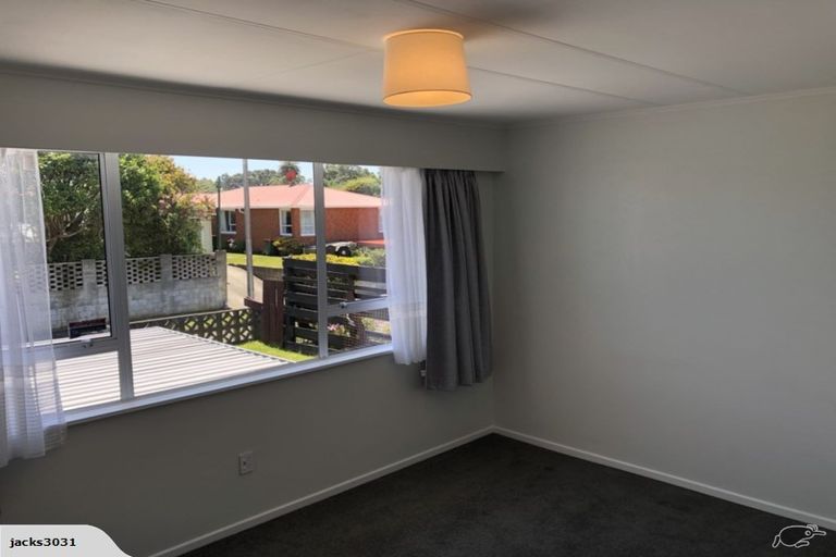 Photo of property in 2 Eton Place, Spotswood, New Plymouth, 4310