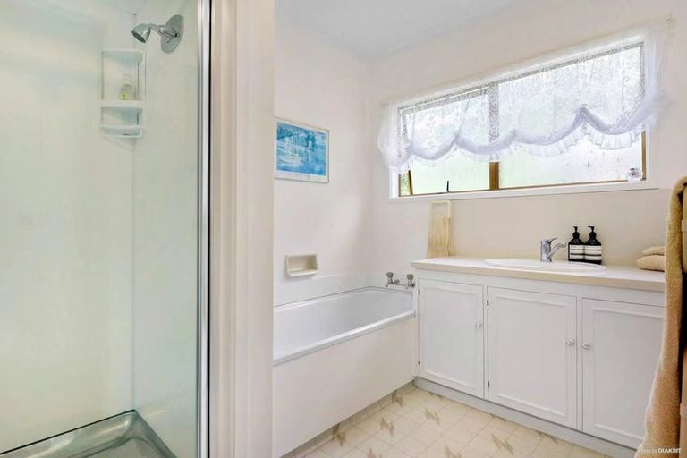 Photo of property in 20 Carole Crescent, Pakuranga, Auckland, 2010