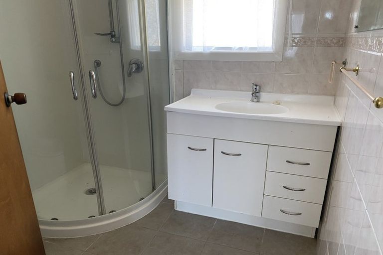 Photo of property in 10 Strid Road, Te Atatu South, Auckland, 0610