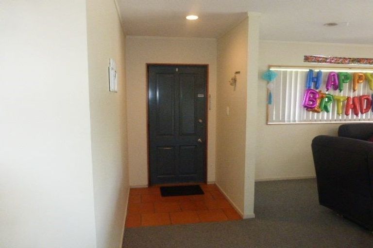 Photo of property in 50a Edmonton Road, Henderson, Auckland, 0612