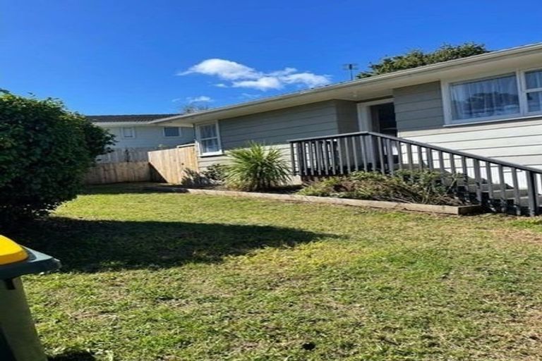 Photo of property in 9 Shale Avenue, Massey, Auckland, 0614