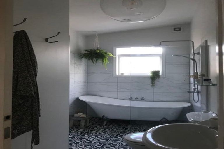 Photo of property in 959 Beach Road, Torbay, Auckland, 0630