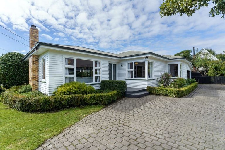 Photo of property in 11 Verran Place, Fendalton, Christchurch, 8052