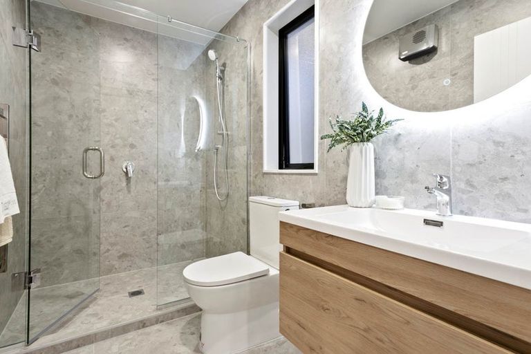 Photo of property in 1f Valron Road, Te Atatu South, Auckland, 0602