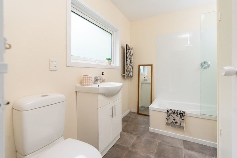 Photo of property in 72u2 Homebush Road, Khandallah, Wellington, 6035