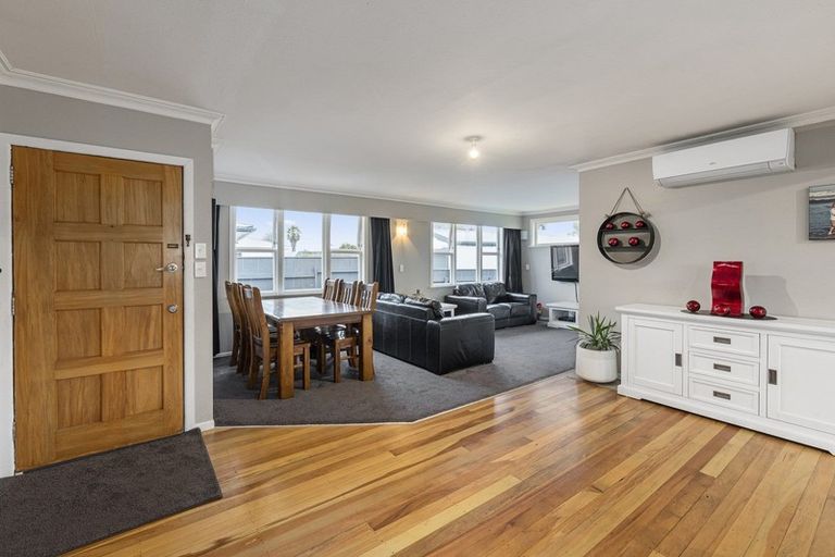 Photo of property in 41 Karaka Crescent, Levin, 5510