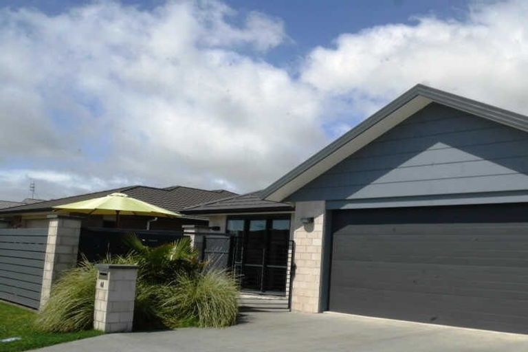 Photo of property in 41 San Priamo Place, Paraparaumu Beach, Paraparaumu, 5032
