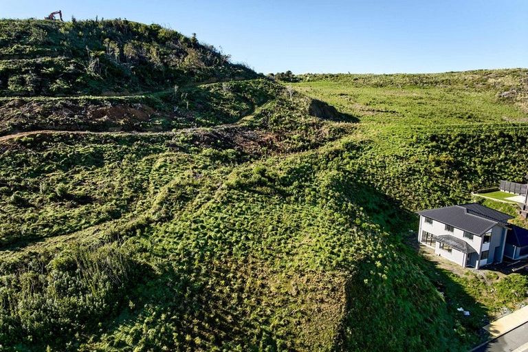 Photo of property in 19 Oakum Road, Whitby, Porirua, 5024