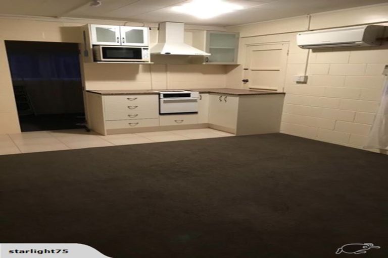 Photo of property in 30 Tupaki Place, Pakuranga Heights, Auckland, 2010