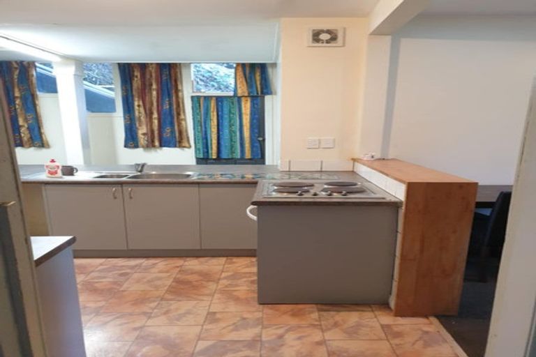 Photo of property in 18 Hoggard Street, Vogeltown, Wellington, 6021