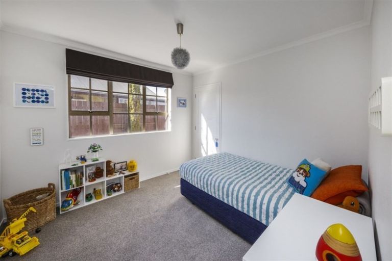 Photo of property in 12 Grange Place, Milson, Palmerston North, 4414