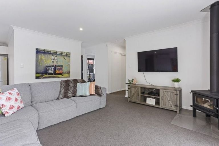 Photo of property in 4 Waikuku Beach Road, Waikuku Beach, 7473