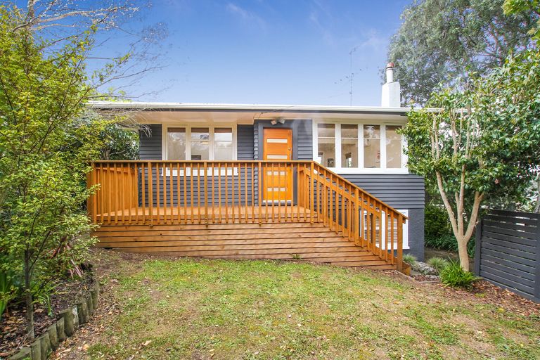 Photo of property in 10 Stottholm Road, Titirangi, Auckland, 0604