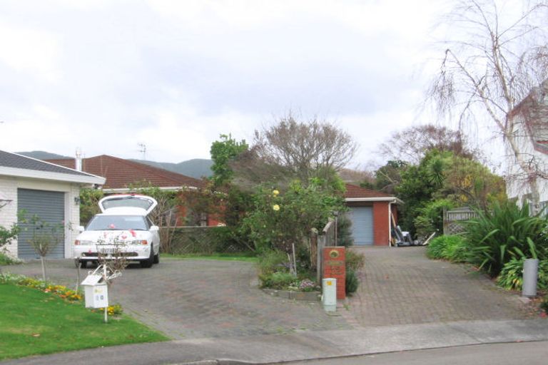Photo of property in 12 Hurworth Grove, Waikanae, 5036