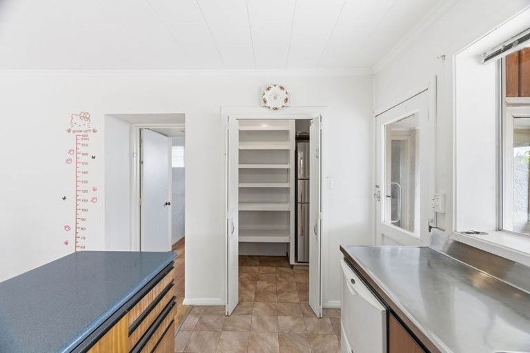 Photo of property in 8 Nyoli Street, Northcote, Christchurch, 8052