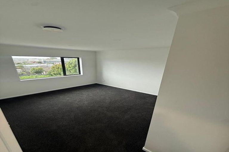 Photo of property in 16 Christmas Road, Manurewa, Auckland, 2102