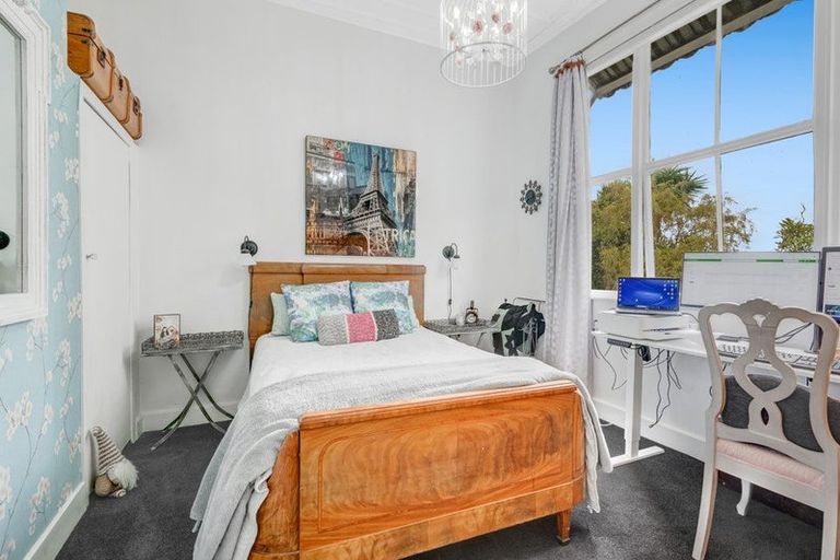 Photo of property in 1 Green Lane, Helensville, 0800