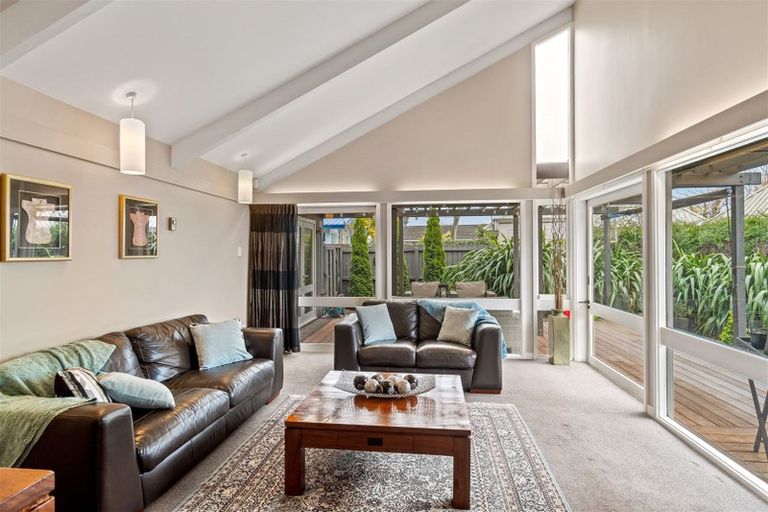 Photo of property in 14 Kent Lodge Avenue, Avonhead, Christchurch, 8042