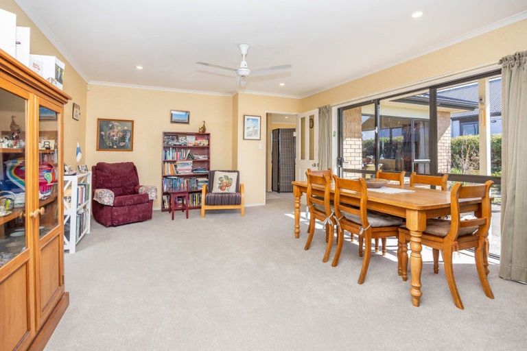 Photo of property in 22 Cranbrook Place, Rototuna North, Hamilton, 3210