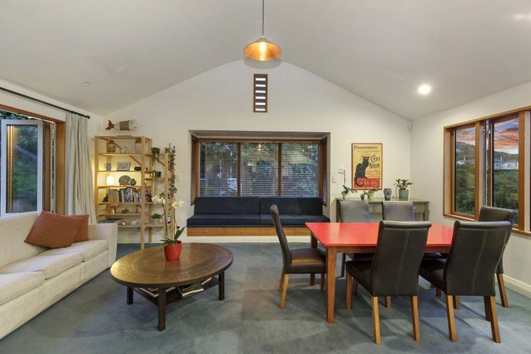 Photo of property in 12-12a Maungaraki Road, Korokoro, Lower Hutt, 5012
