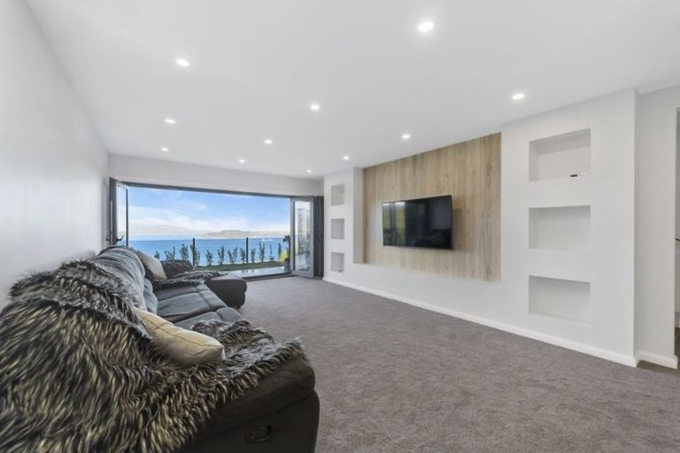 Photo of property in 35 Grumman Lane, Newlands, Wellington, 6037