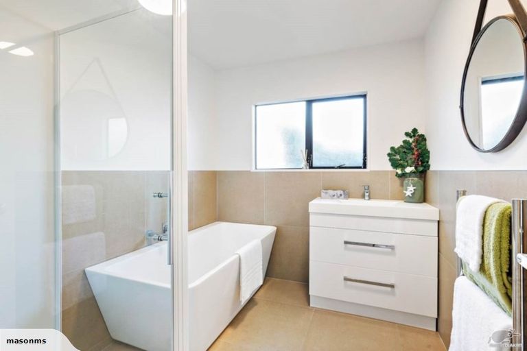 Photo of property in 106 Seymour Road, Sunnyvale, Auckland, 0612