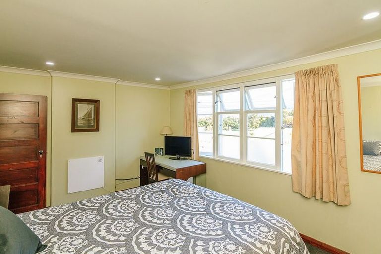 Photo of property in 30 Durham Crescent, Fairfield, Lower Hutt, 5011