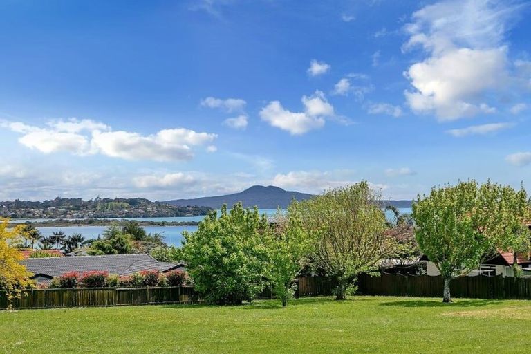 Photo of property in 2/13 Nimrod Place, Half Moon Bay, Auckland, 2012