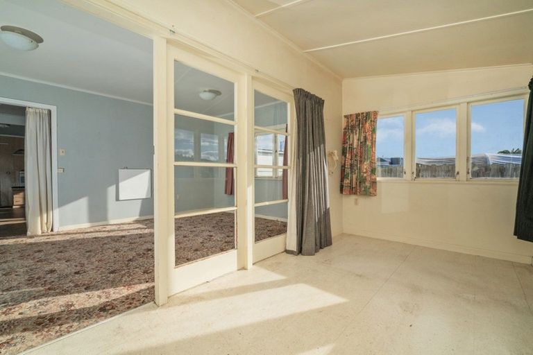 Photo of property in 1 Isabella Street, Whitianga, 3510