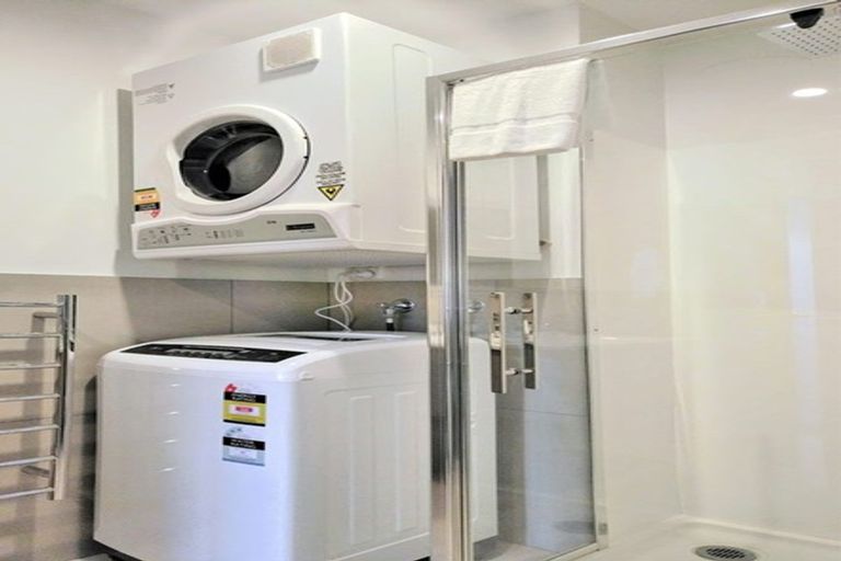 Photo of property in Wyndham Gardens Apartments, 411/30u Red Oaks Drive, Frankton, Queenstown, 9300
