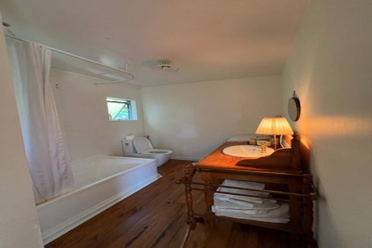 Photo of property in 95 Cornwallis Road, Cornwallis, Auckland, 0604