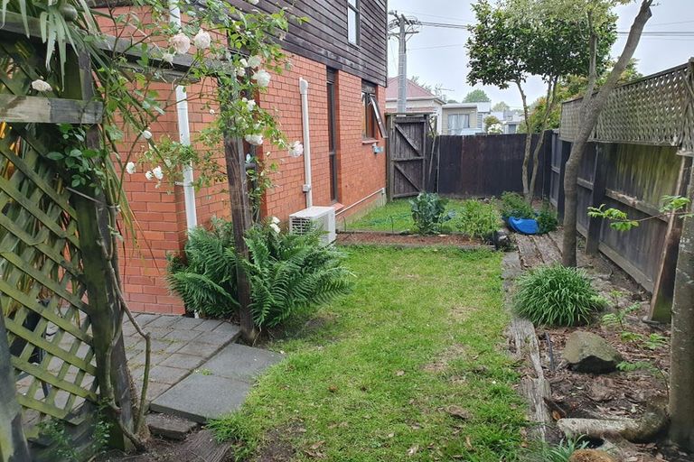 Photo of property in 2a Coles Place, St Albans, Christchurch, 8014