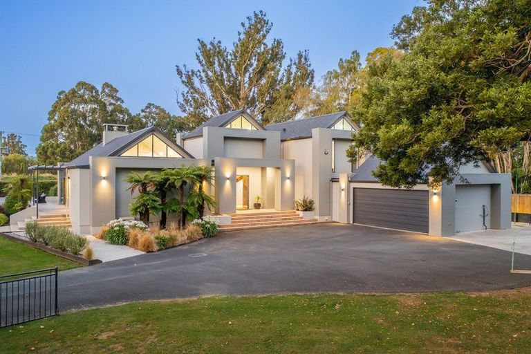 Photo of property in 105 Gladstone Road, Dalmore, Dunedin, 9010