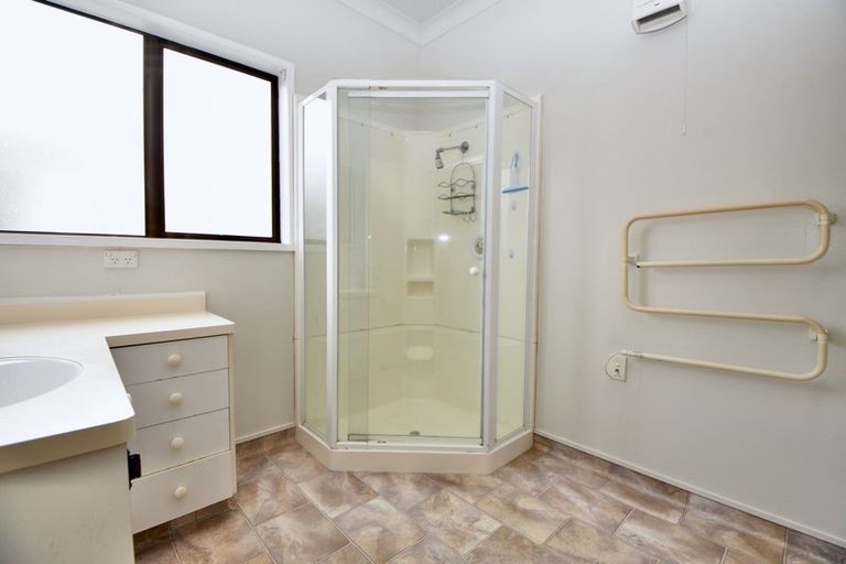 Photo of property in 2 Mckenzie Terrace, Carterton, 5713