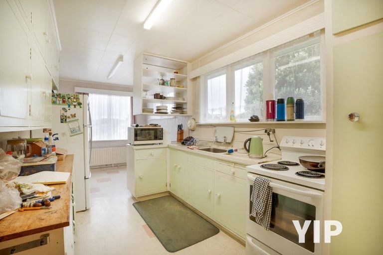 Photo of property in 1 Turville Crescent, Newlands, Wellington, 6037