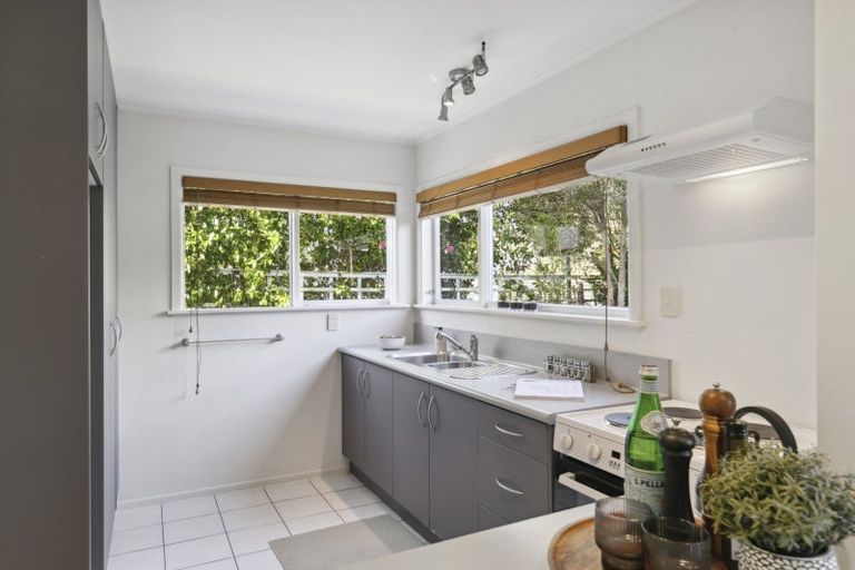 Photo of property in 8 Bristow Place, Karori, Wellington, 6012