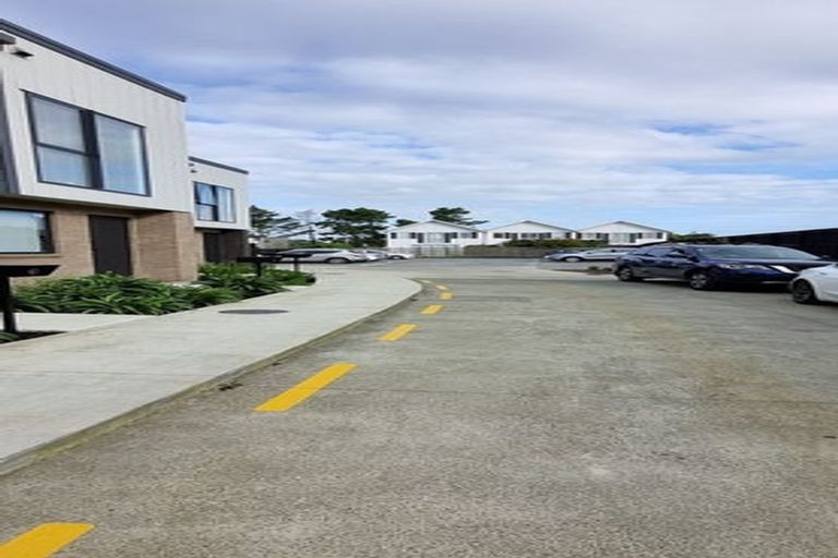 Photo of property in 2 Mikoikoi Crescent, Mangere Bridge, Auckland, 2022