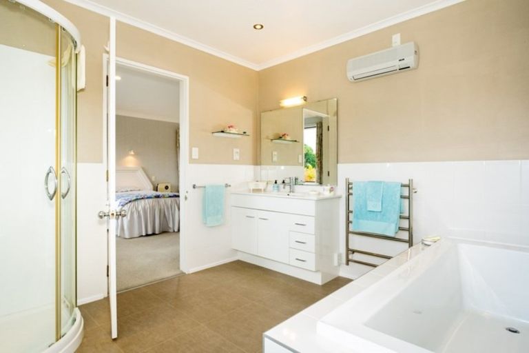 Photo of property in 57 Puflett Road, Havelock North, 4130