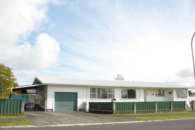 Photo of property in 2 Rewa Street, Inglewood, 4330