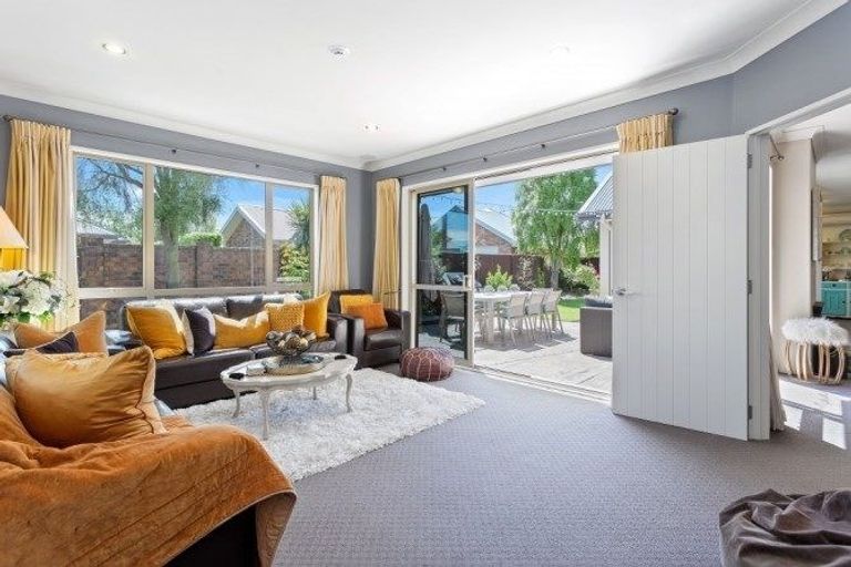 Photo of property in 2 Oakwood Drive, Rangiora, 7400