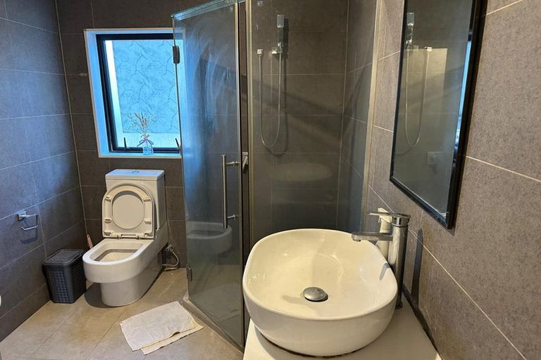 Photo of property in 43 Renata Crescent, Te Atatu Peninsula, Auckland, 0610