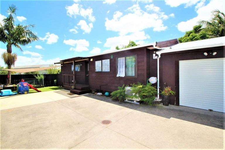 Photo of property in 17 Garelja Road, Henderson, Auckland, 0612