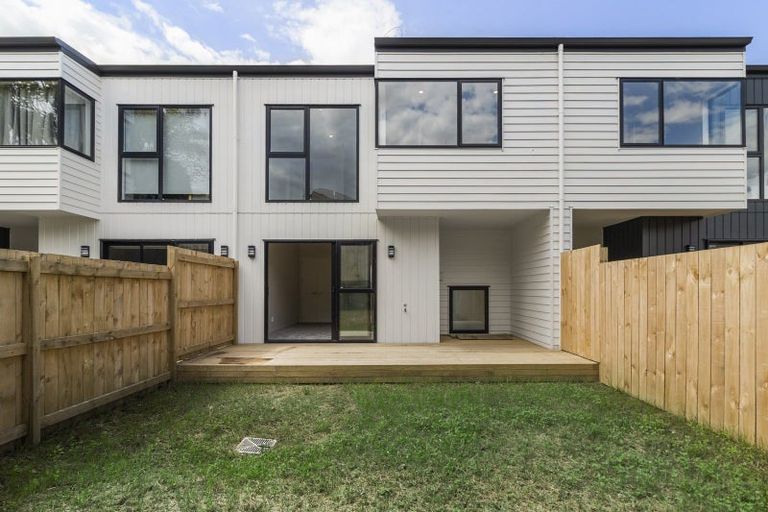 Photo of property in 15 Paina Crescent, Massey, Auckland, 0614