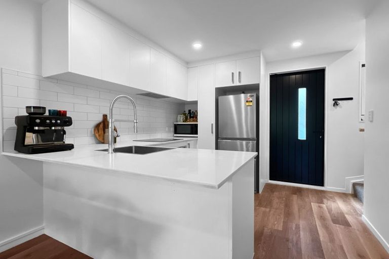Photo of property in 31 Tokai Place, Glen Eden, Auckland, 0602