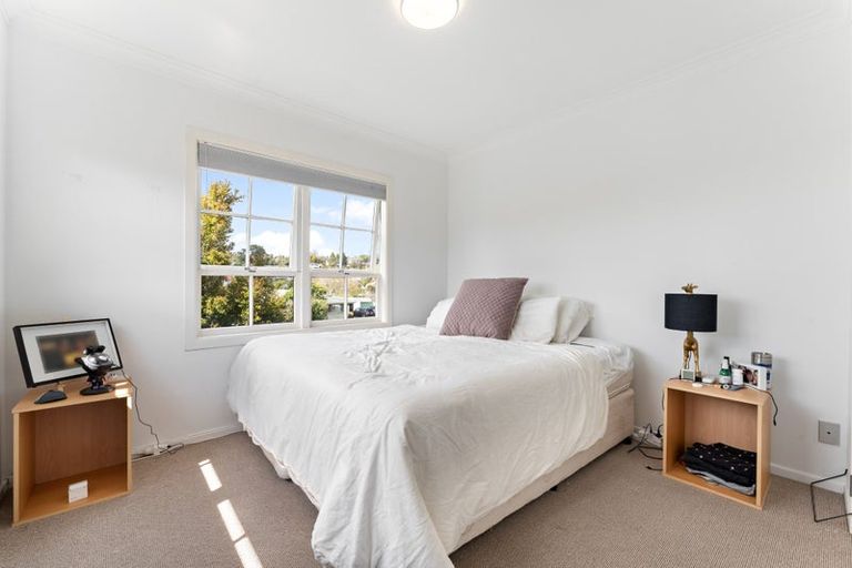 Photo of property in 2 King Richard Place, Browns Bay, Auckland, 0630