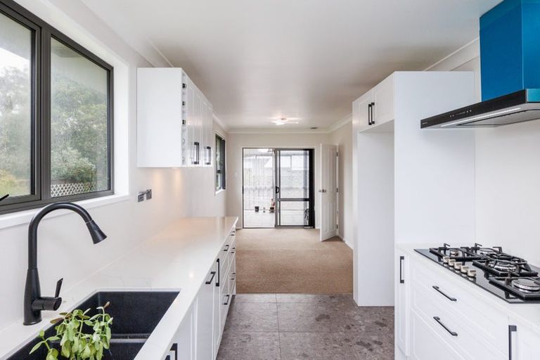 Photo of property in 9 Forbes Place, Kelvin Grove, Palmerston North, 4414