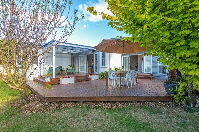 Photo of property in 1 Sinclair Avenue, Highbury, Palmerston North, 4412