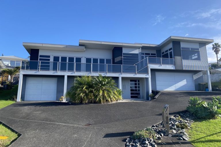 Photo of property in 3 Orewa Heights Crescent, Orewa, 0931
